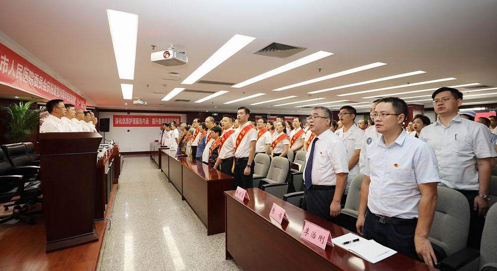 调整大小 全场唱国歌.jpg