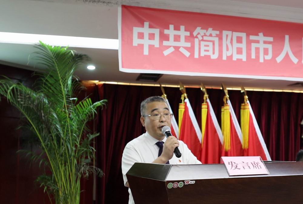 调整大小 张伟.jpg