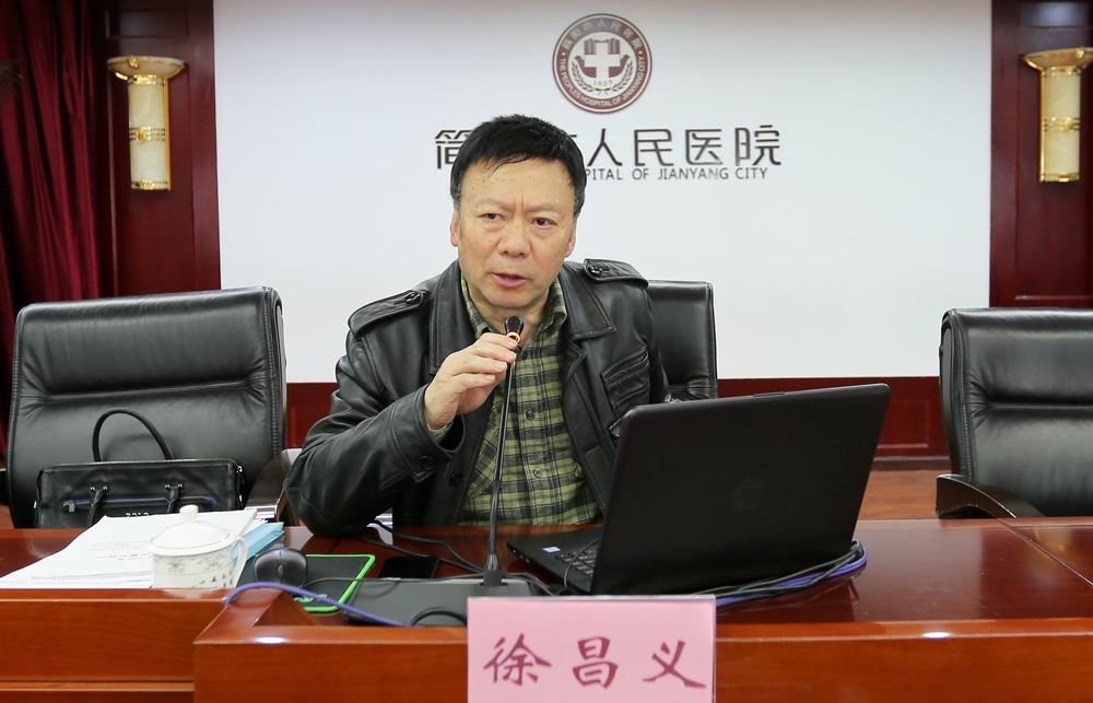 讲课.JPG