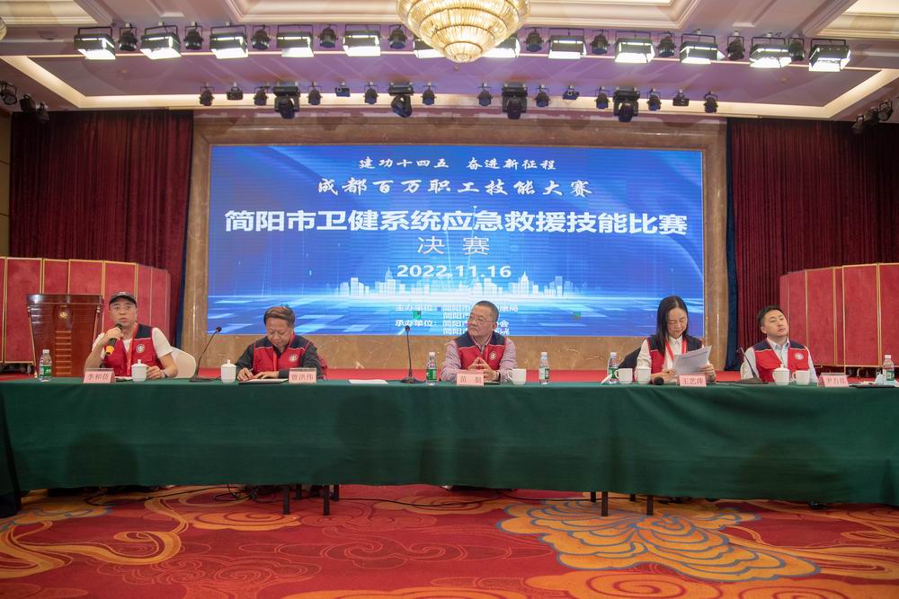 评委点评.jpg