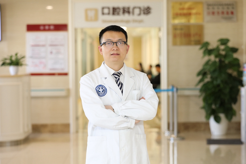 口腔医生刘道洲.jpg